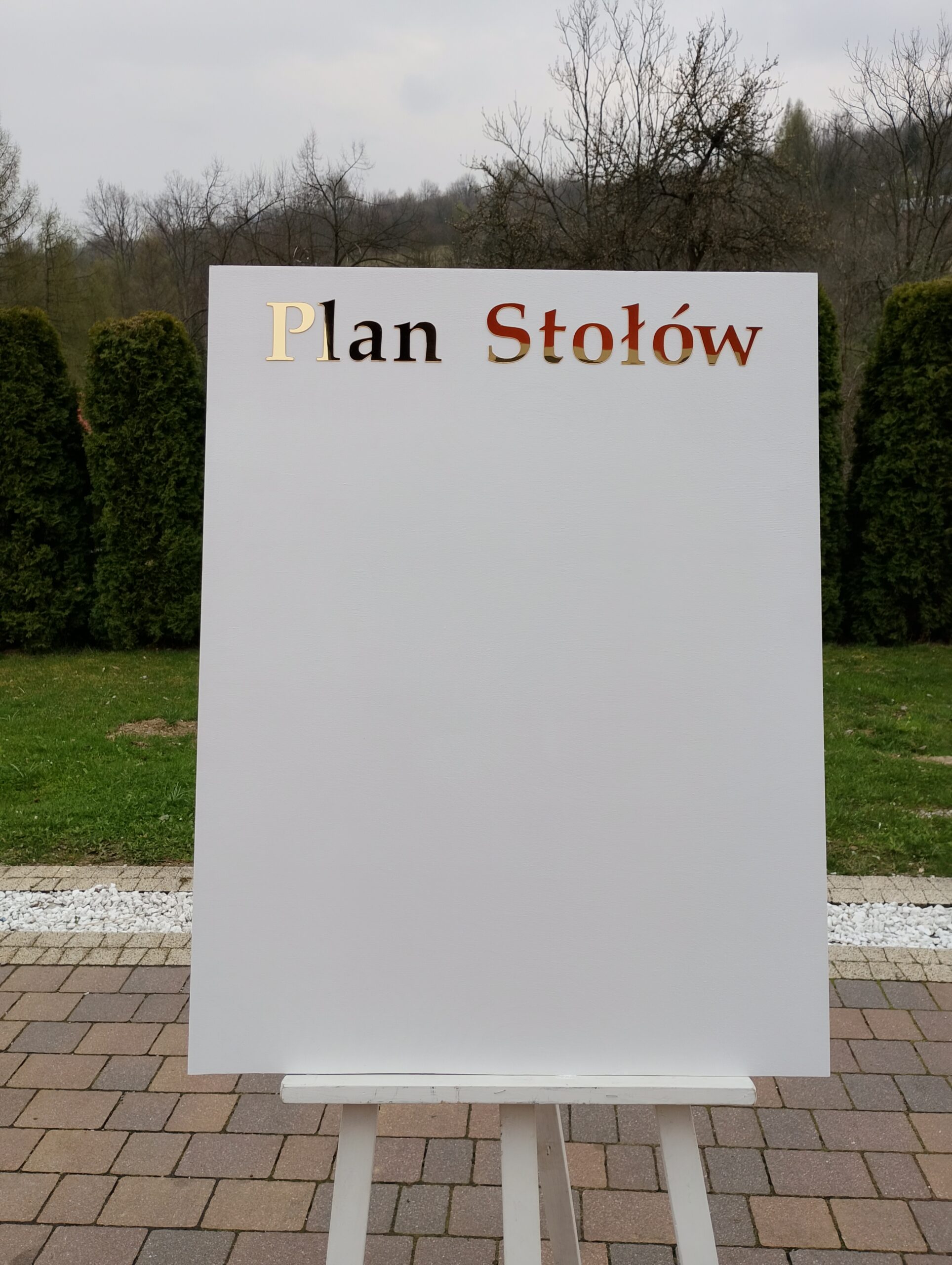 Plan stołów weselnych biały
