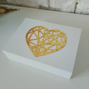 Pudełko na obrączki ślubne ze złotym geometrycznym sercem