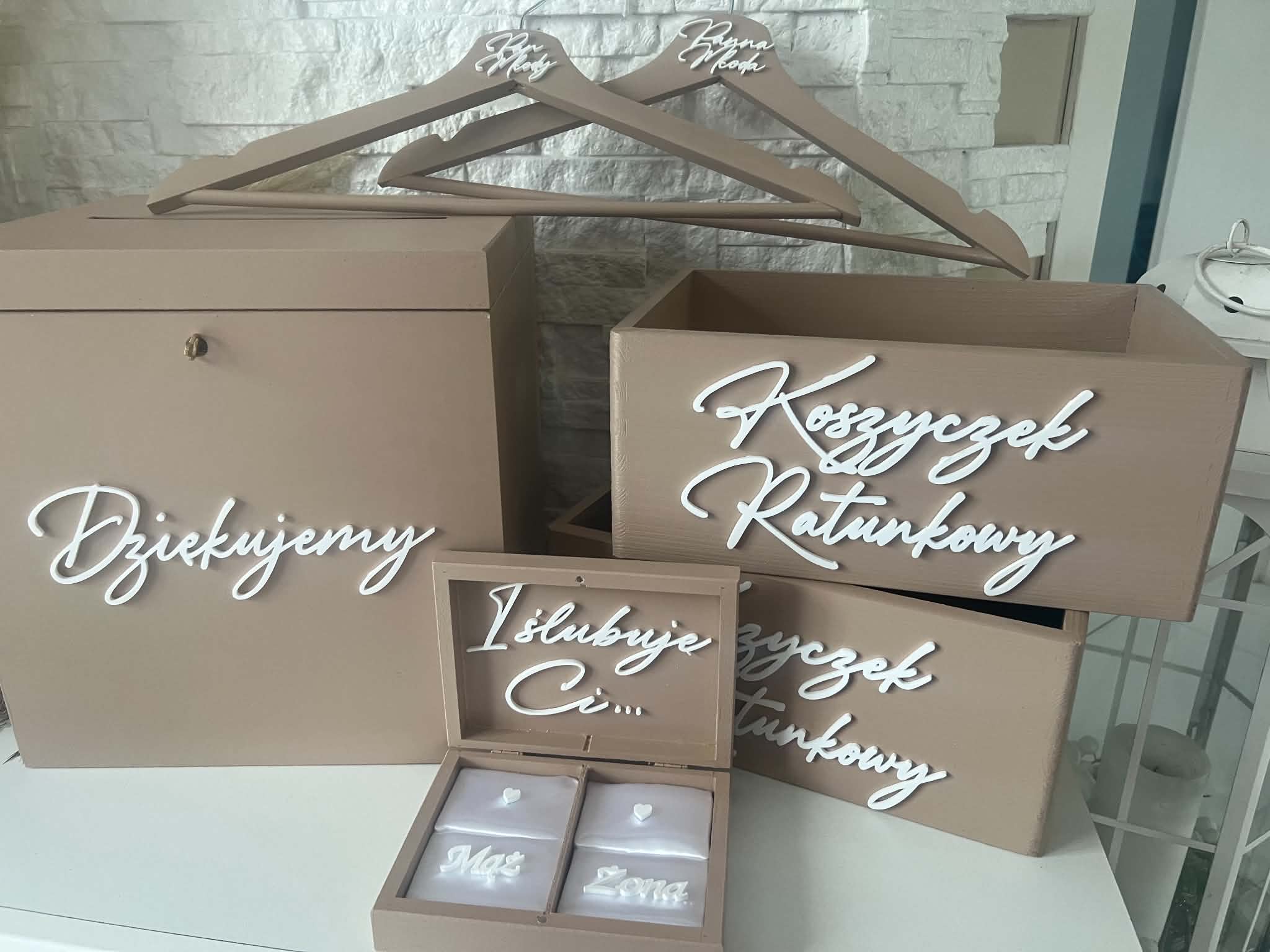 Elegancki zestaw dodatków ślubnych cappuccino