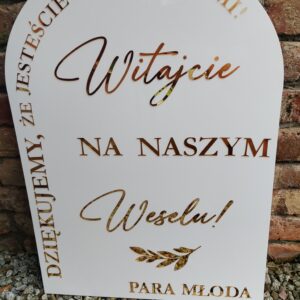 Efektowna tablica powitalna „Witajcie na naszym weselu”