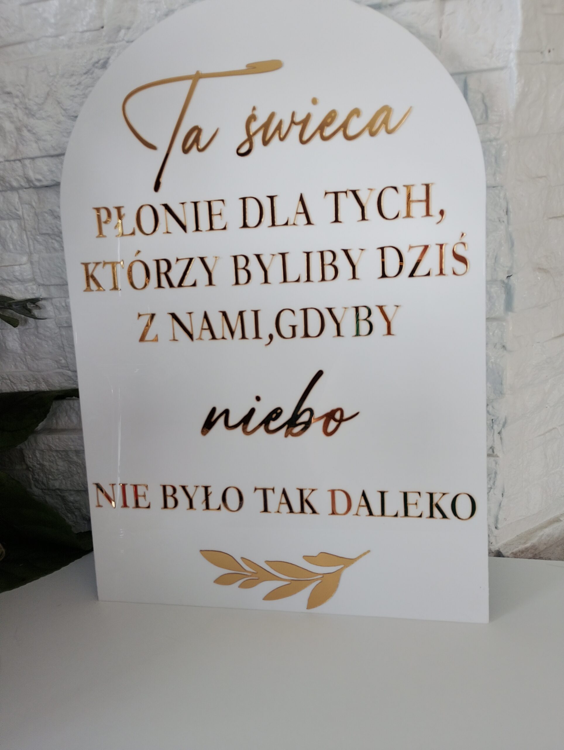 Ta świeca płonie dla tych, którzy byliby dziś z nami